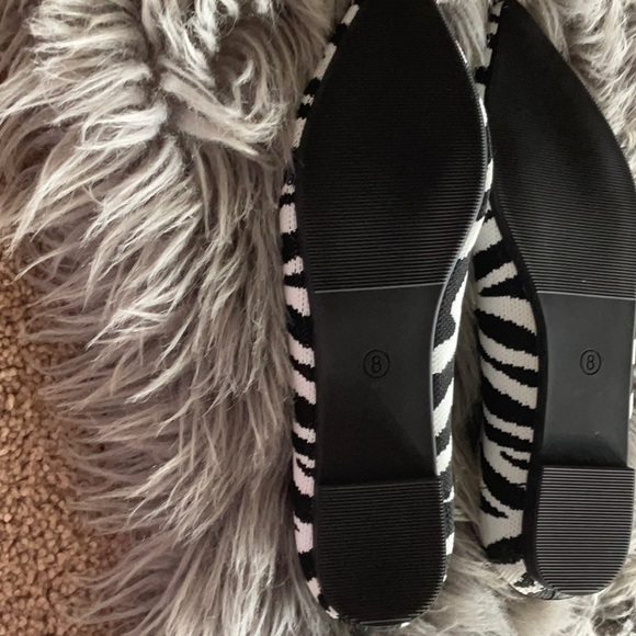 Pointy toe animal print  shoes 8 slip ons. NWOT - Picture 8 of 8